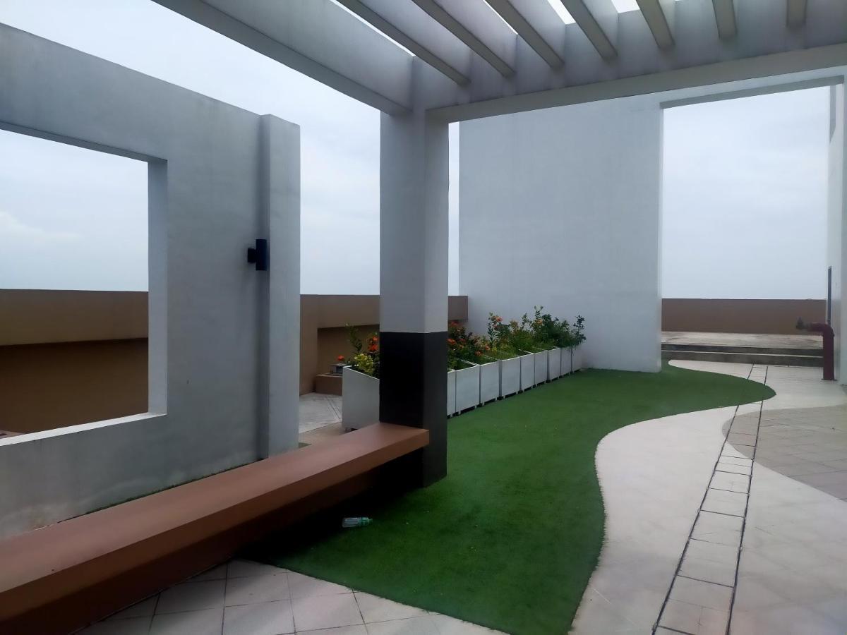 The Radiance Manila Bay Aparthotel Pasay Exterior photo