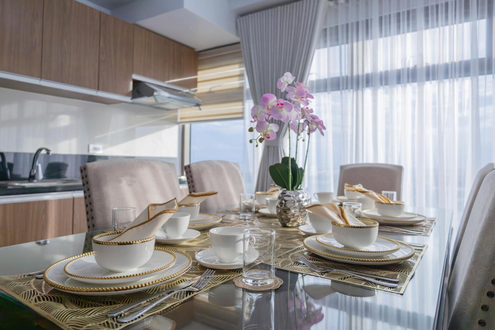 The Radiance Manila Bay Aparthotel Pasay Exterior photo