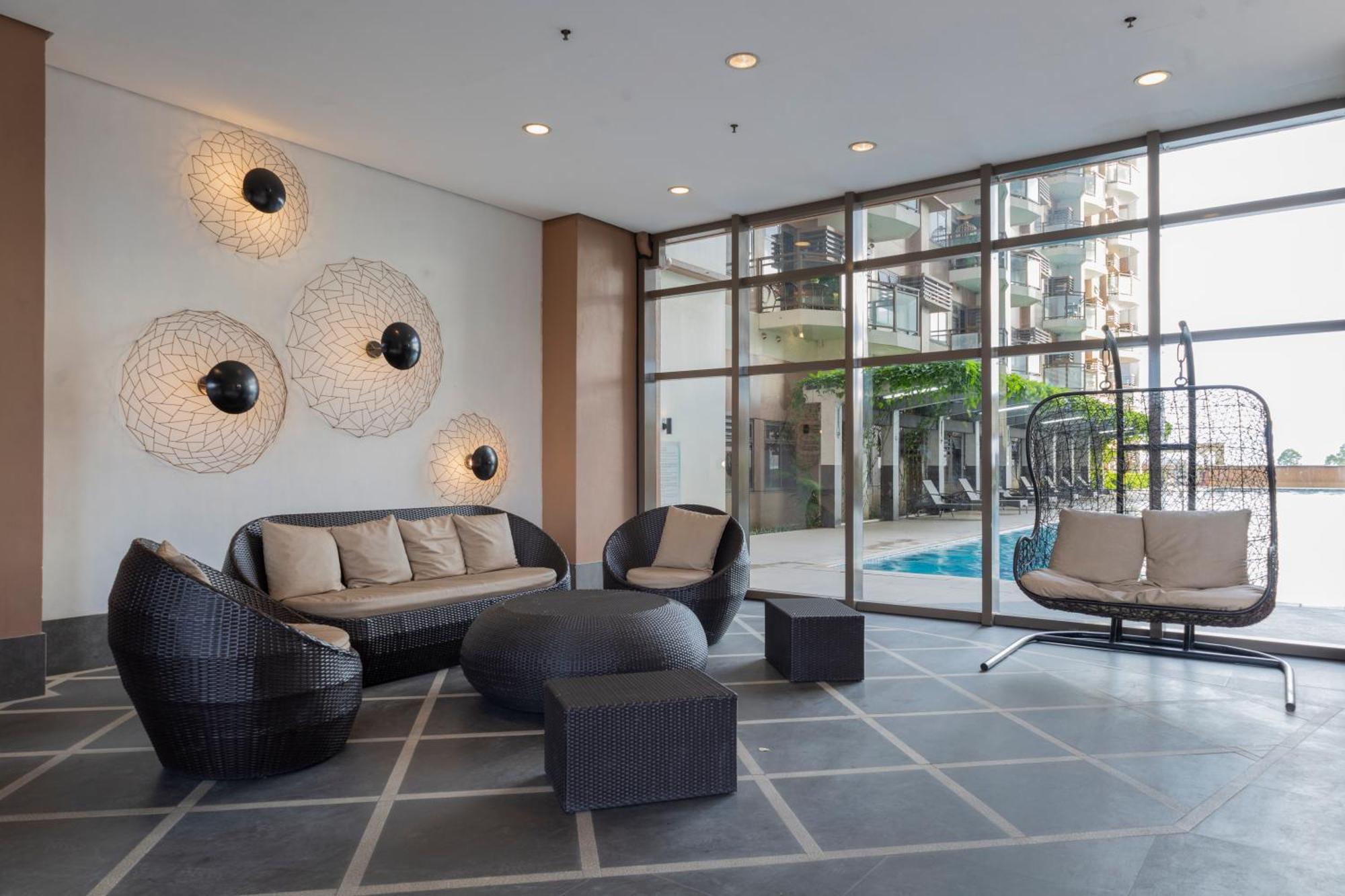 The Radiance Manila Bay Aparthotel Pasay Exterior photo