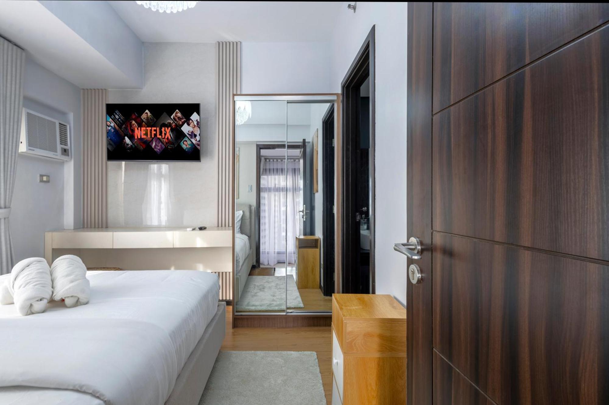 The Radiance Manila Bay Aparthotel Pasay Exterior photo